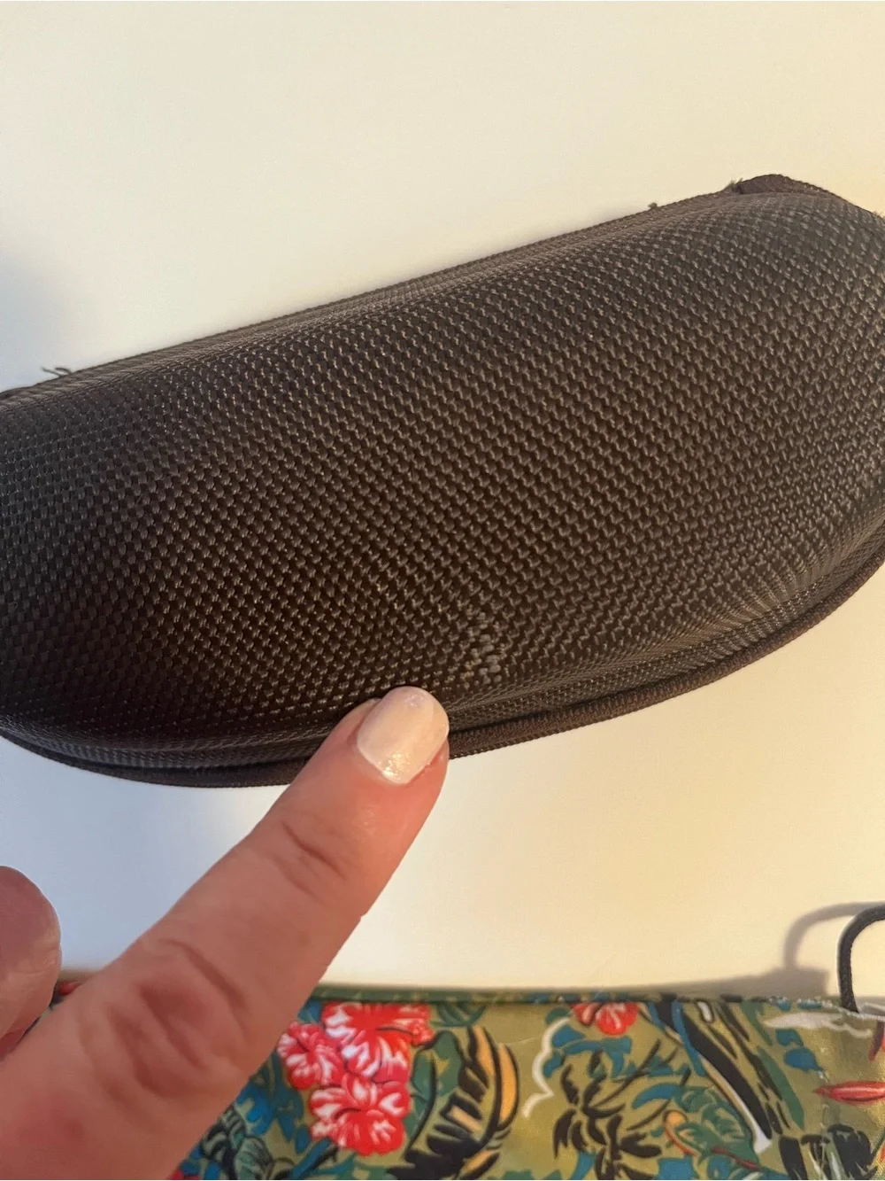 Maui Jim Shell Case NO Sunglasses Case only Read defect to bottom